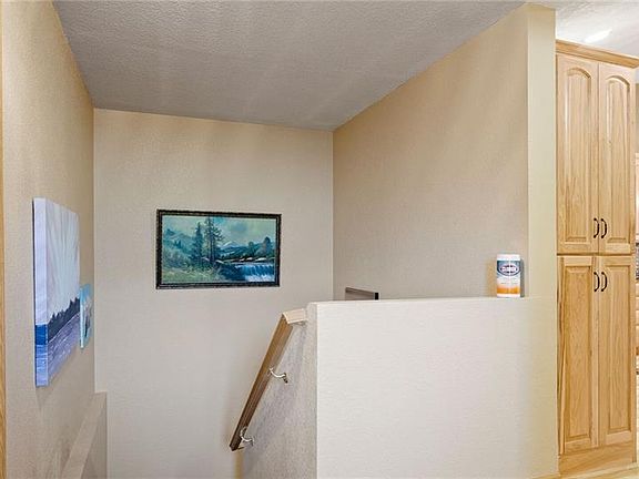 3rd image of 211 Meadow Ln
