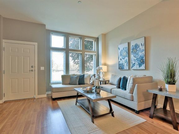 5th image of 155 Cahill Park Dr