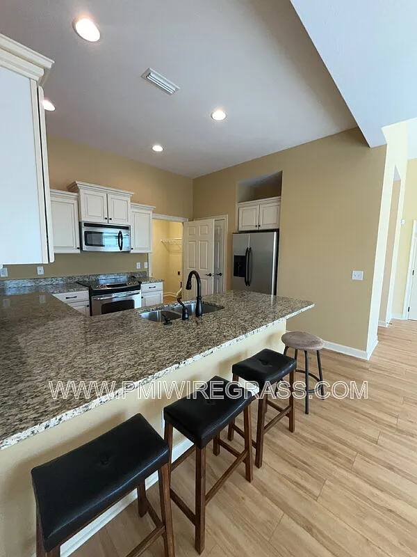 Building Photo - 306 Hidden Creek Cir #1
