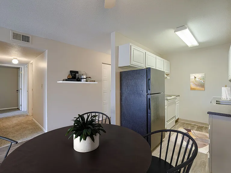 Three Bedroom (Remodel) - 3 Bed / 1.5 Bath - 1,094 Sq.Ft.