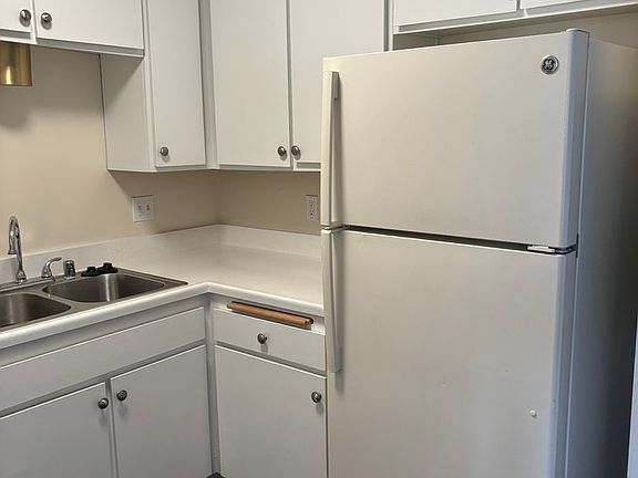4th image of 959 Felspar St APT 3C