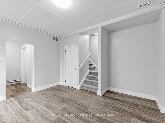 4th image of 59 Scott Cres