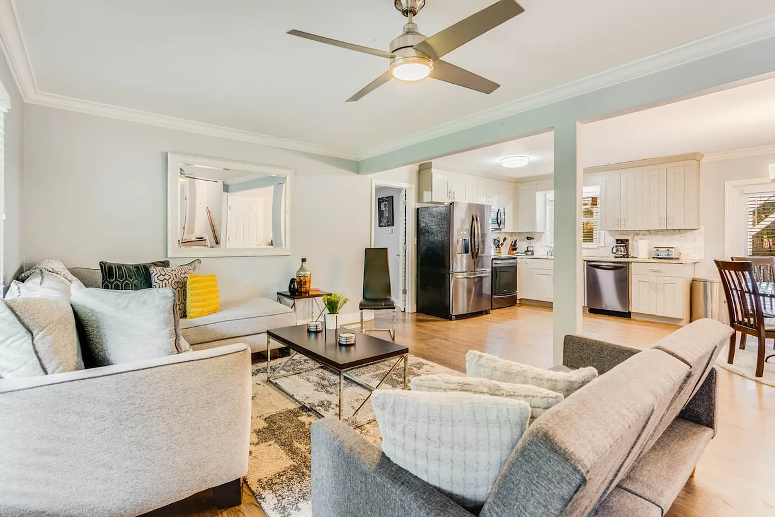 6 bed, 4.0 bath, 3132 sqft, $8,841 — Photo 2