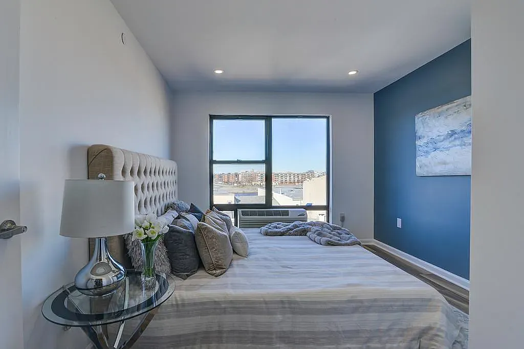 2 bed, 800 sqft, $2,499 — Photo 2