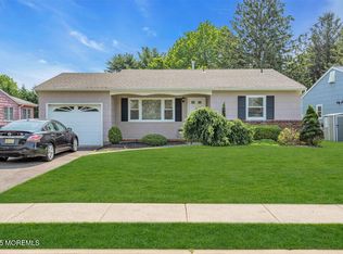 8 Basset Dr, Toms River, NJ 08757
