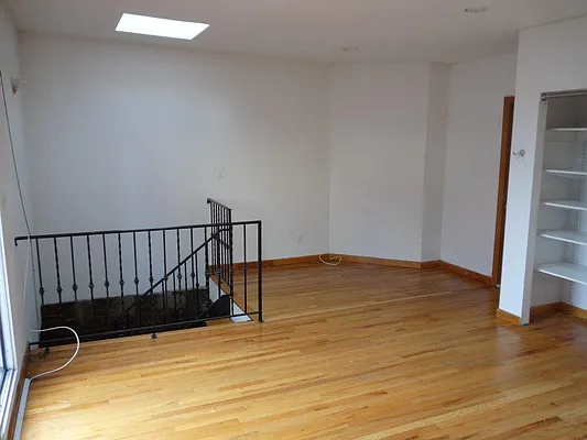 Rented by Chartwell Manhattan Realty | media 27