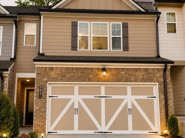 5665 Overview Dr, Flowery Branch, GA 30542