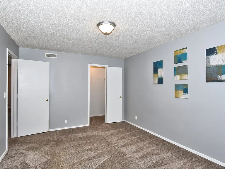 Berwick Apartments — Photo 39