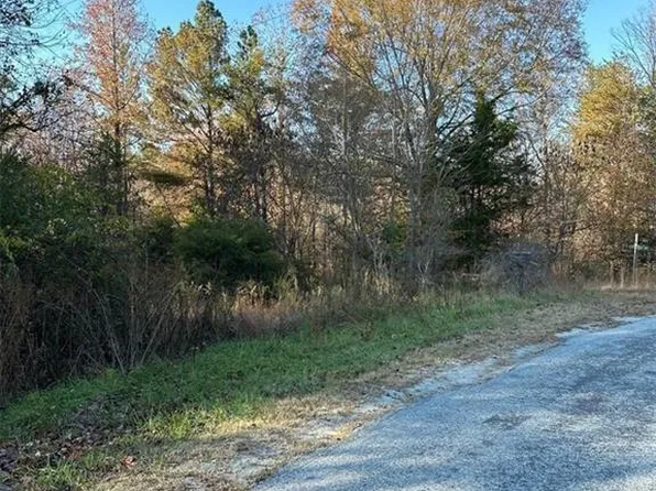 5505 Vanderbilt Rd, Greensboro, NC 27407