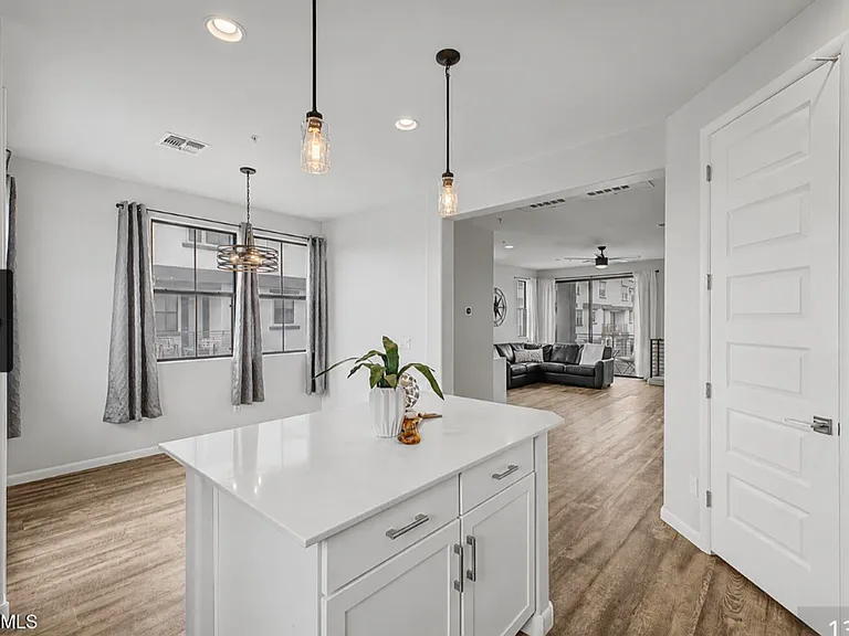 2090 S Dorsey Ln #1030 — Photo 16