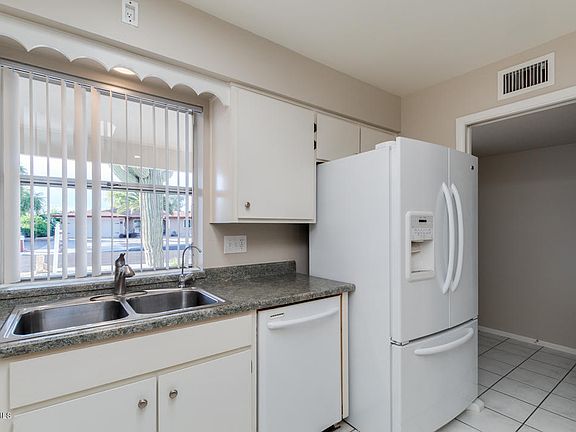 5th image of 4037 E Cabana Cir