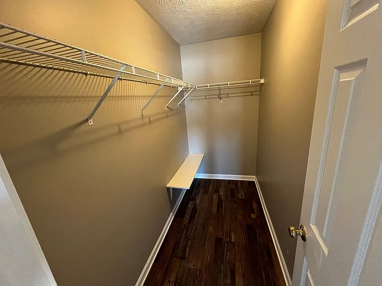 508 Fairington Ave — Photo 11