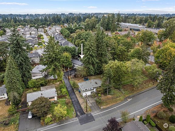 4th image of 17606 Larch Way