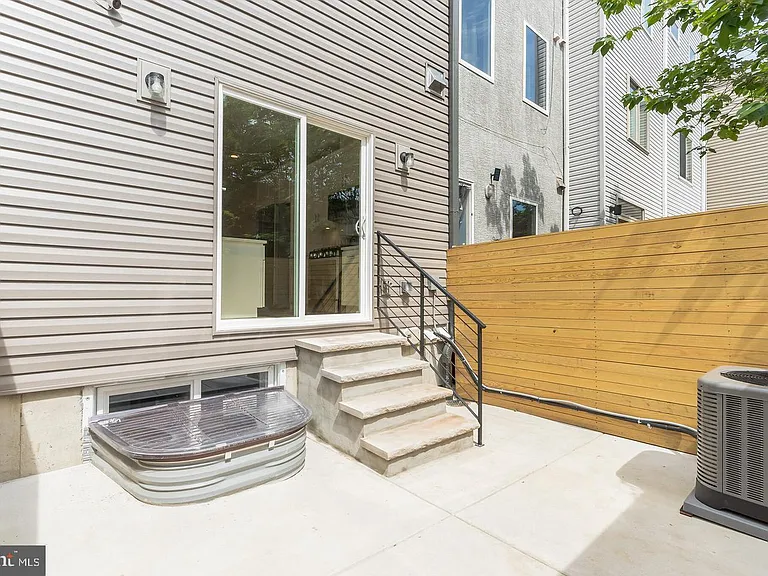 1335 S Bouvier St — Photo 10