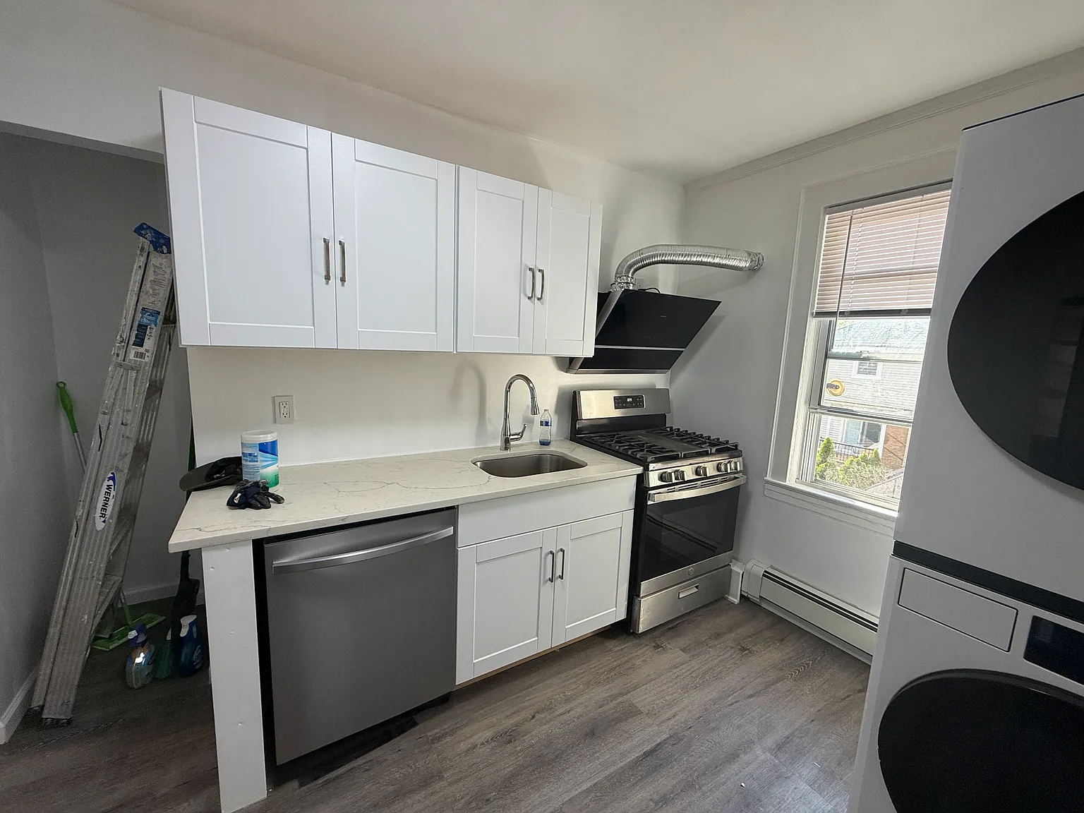 2 bed, $2,300 — Photo 4