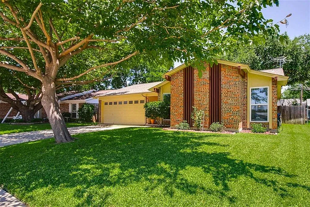 3 bed, 1381 sqft, $2,400 — Photo 2