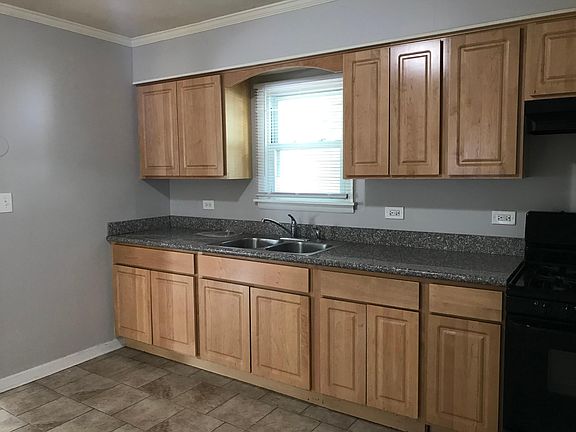 3rd image of 18310 Oakwood Ave