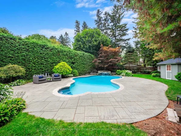 74 West St W, Oakville, ON L6L 2Y7