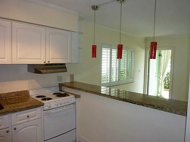 Marvilla Condominium — Photo 2
