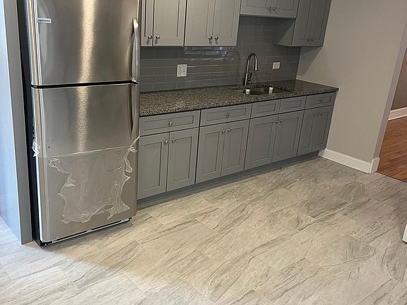 5th image of 6322 N Francisco Ave #2-3
