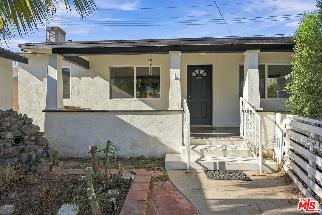 2 bed, 1.0 bath, 843 sqft, $3,000 — Photo 1