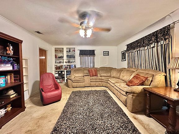 3rd image of 615 Carlisle Dr