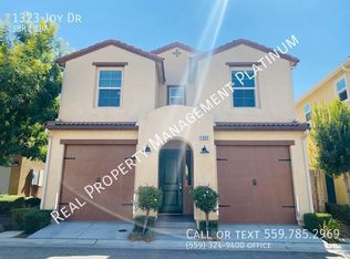 1323 Joy Dr, Clovis, CA 93619