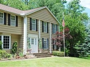 5274 Som Center Rd, Solon, OH 44139