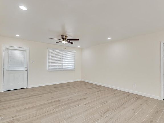 4th image of 7751 W Clarendon Ave