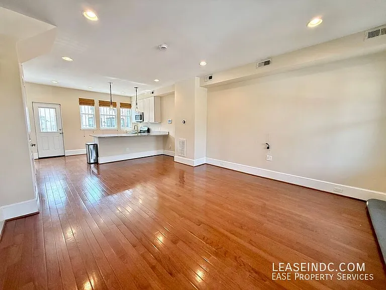 159 V St NE — Photo 5