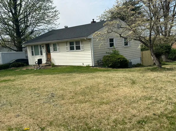 615 Hanna Rd, Ballwin, MO 63021