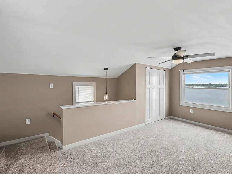 251 Edgewood Dr — Photo 12