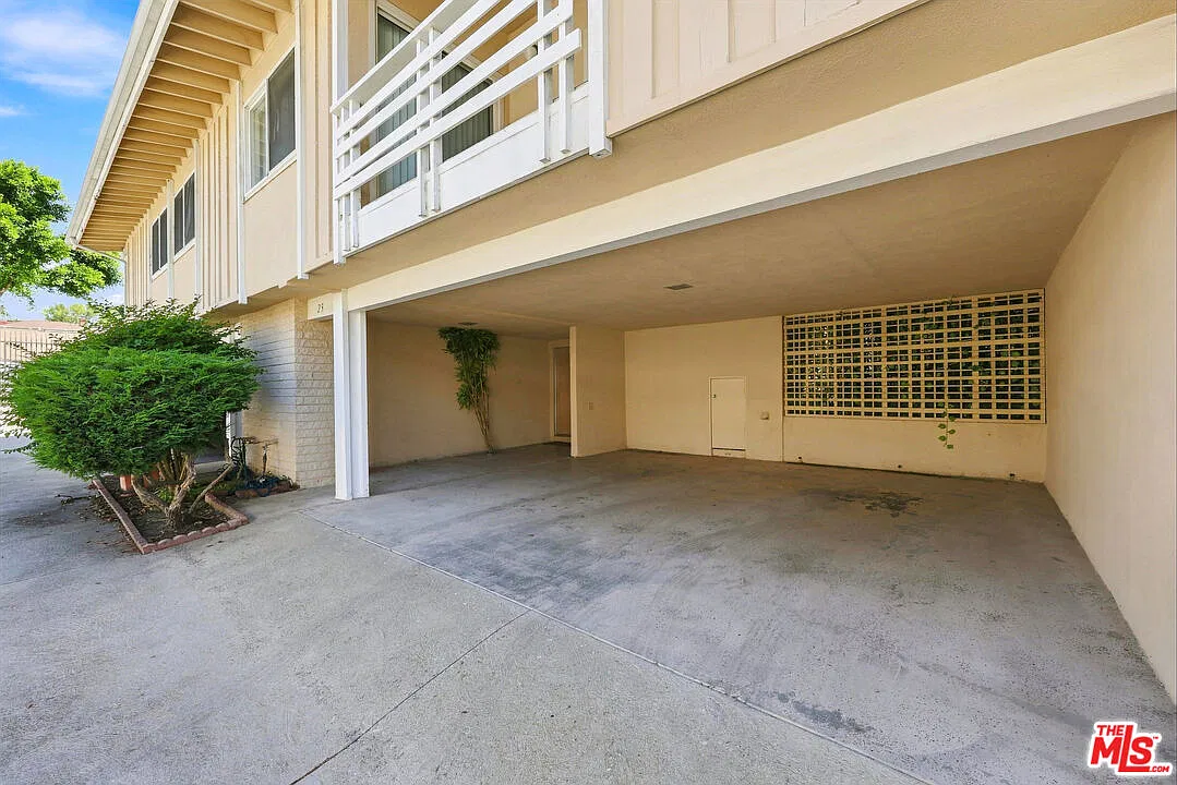 2 bed, 2.0 bath, 1595 sqft, $3,750 — Photo 2