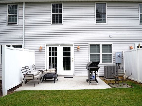 4th image of 275 Pleasant View Dr