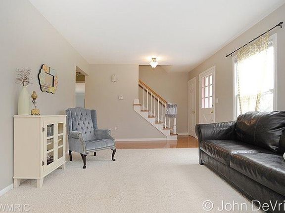 5th image of 1546 Morewood Dr SE