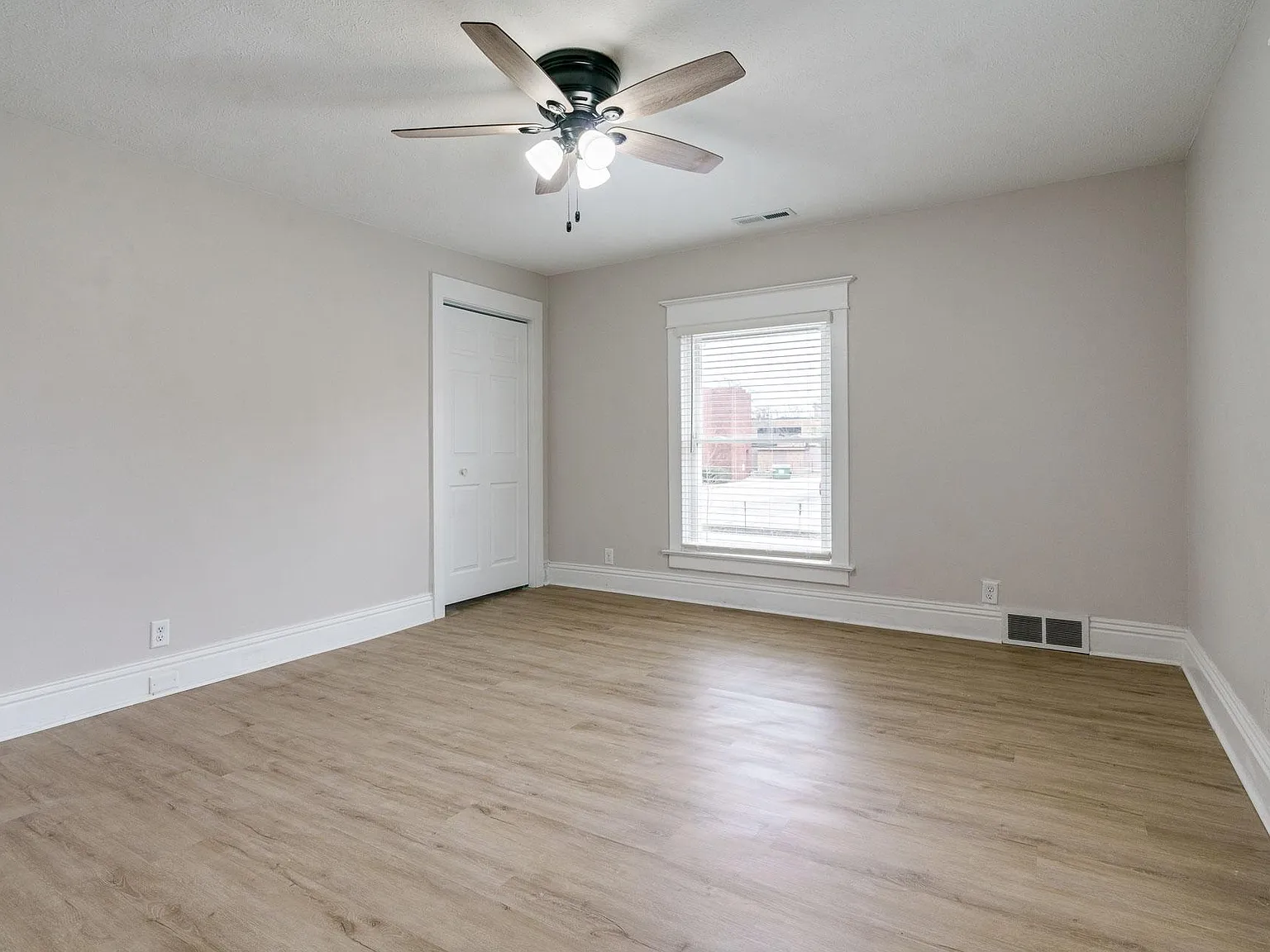 1 bed, 850 sqft, $900 — Photo 2