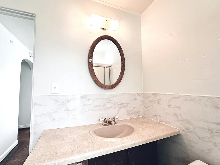 1333 N Main St — Photo 30