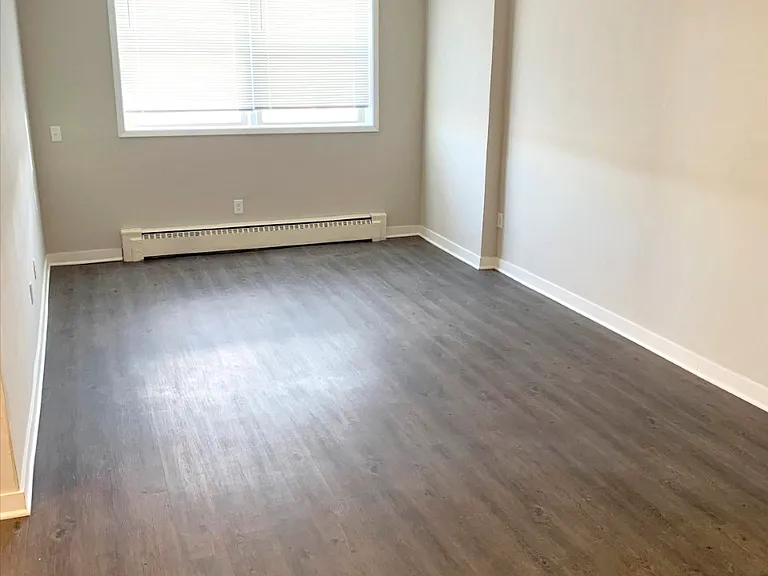 1529 Adrian St — Photo 10