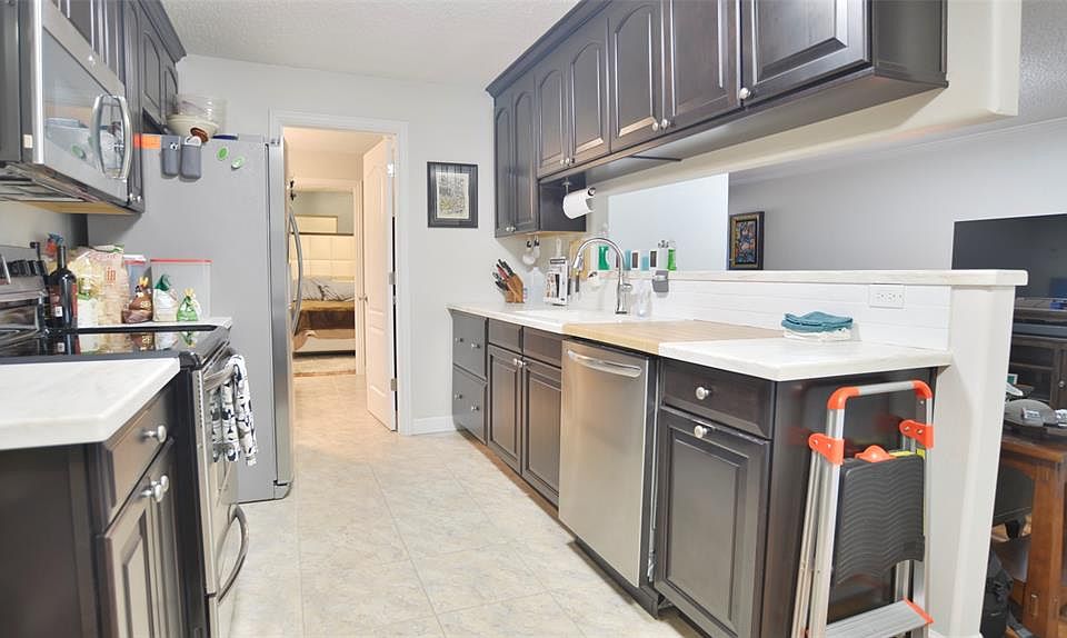 1st image of 418 Garland Dr APT 241