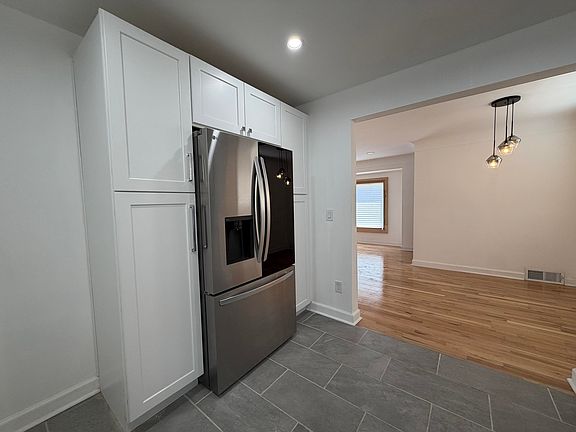 4th image of 8026 Pembroke Ave