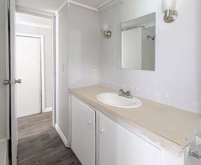 4351 Putnam Ave #27 — Photo 11