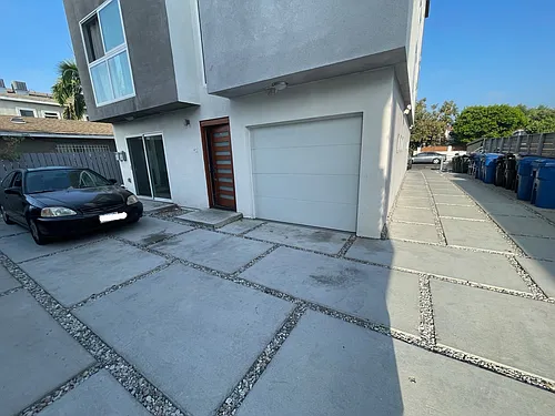 2304 1/2 Carmona Ave Photo 1