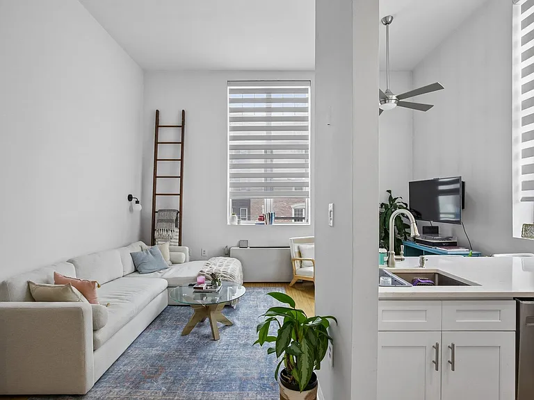 450 7th St #2D — Photo 2