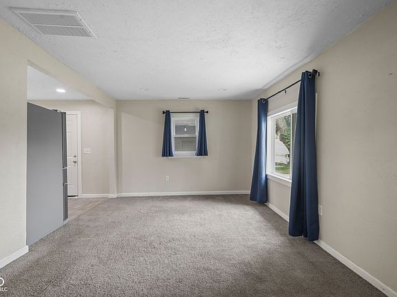5th image of 220 E 29th St