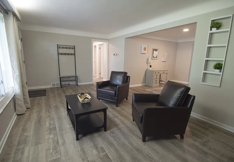 6125 Broadview Rd — Photo 2