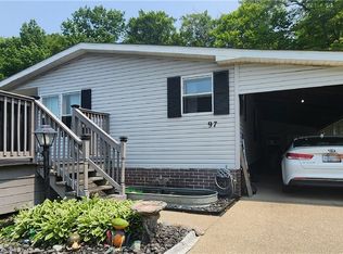 97 Greentree Ln, Hiram, OH 44234