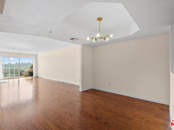 4755 Templeton St APT 2113, Los Angeles, CA 90032