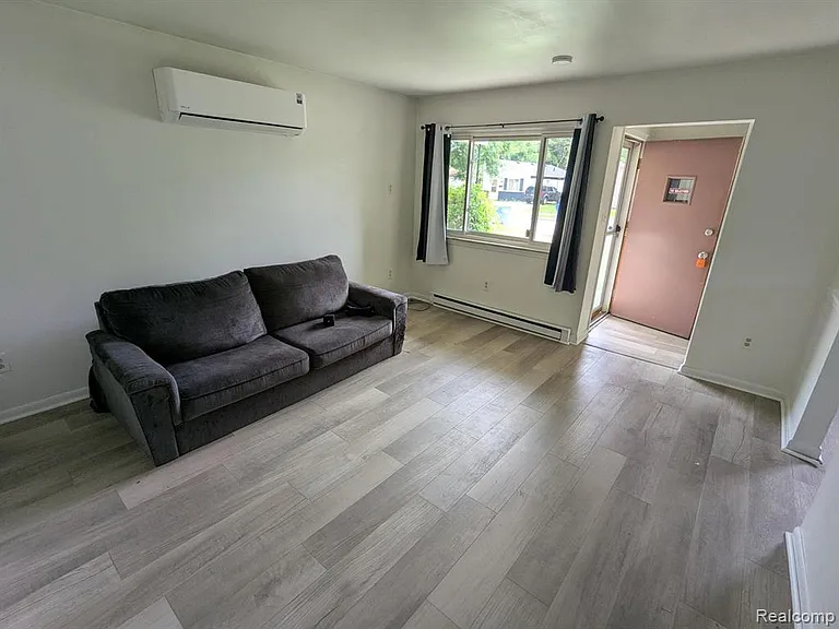 23911 Methuen Ave — Photo 10