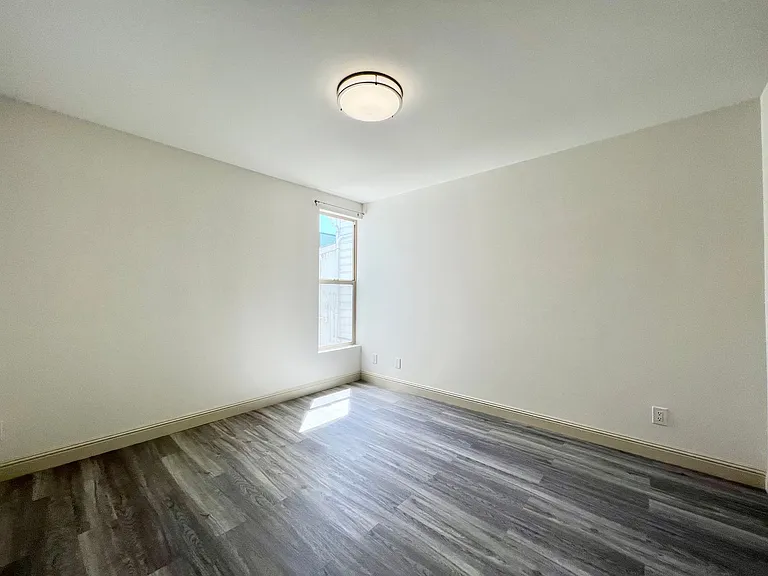 278 Granada — Photo 7