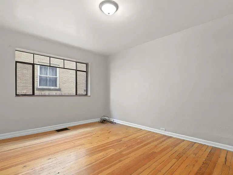 Race Street Apartments — Photo 25